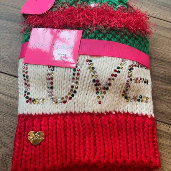 NWT Betsey Johnson Red Green White Love Beanie Hat & Chenille Bow Glove Set - Picture 3 of 4
